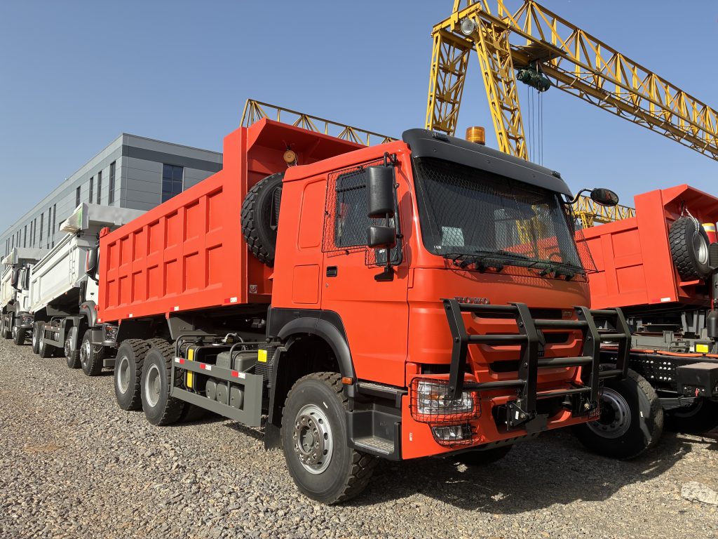 HOWO 371 HP dump truck with front protection