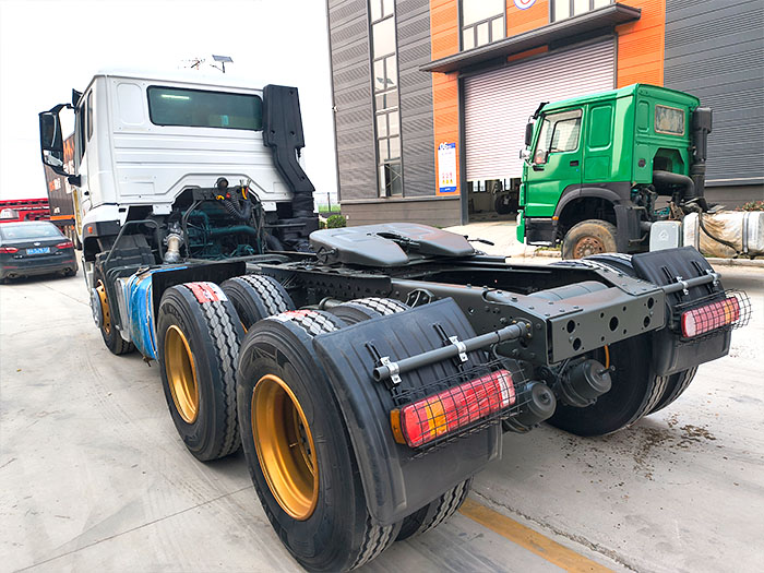 Customized HOWO NX 6x4 tractor truck