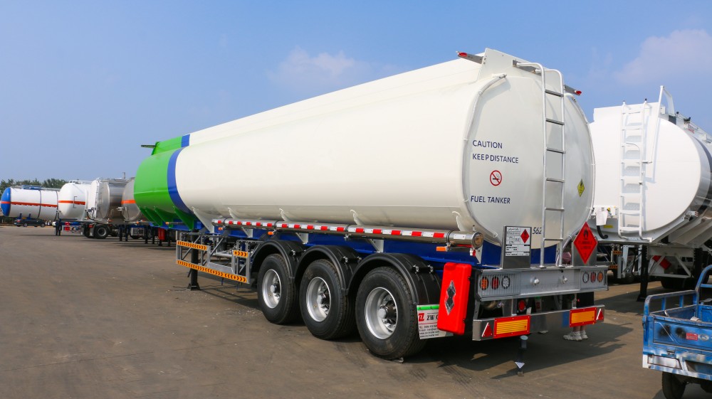 Multi Compartment Fuel Transport Tanker Trailer technical specification with heavy duty axle suspension and fuel tank system